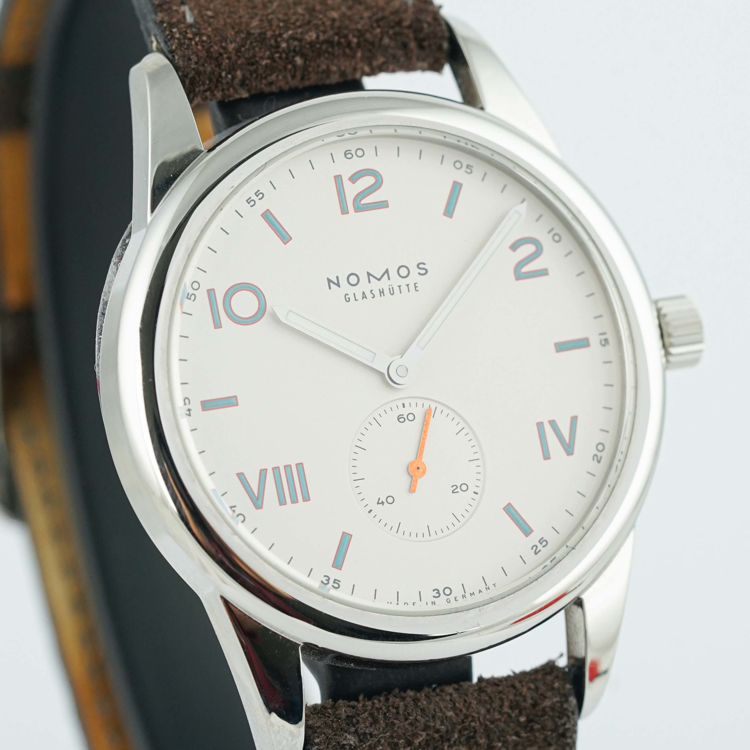 نوموس کلاب 38mm-سفید-کوکی - نمای کلی